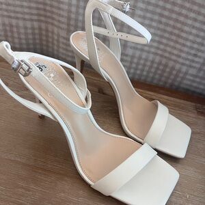 Elegant Cream Strappy Heels Vince Camuto 9.5 women’s shoes open toe
